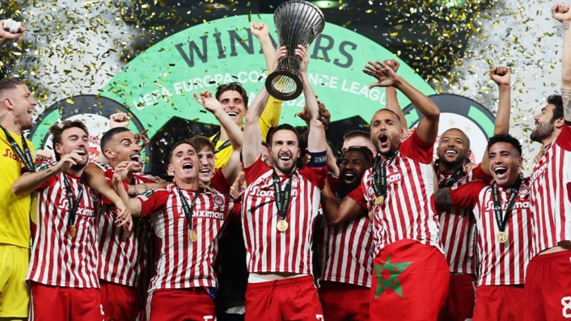 Sobre la hora, Olympiakos venció 1-0 a Fiorentina y se consagró campeón de la Conference League
