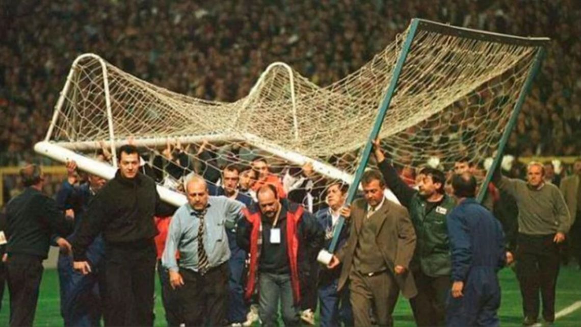 El insólito antecedente de Real Madrid-Borussia Dortmund: el día que los hinchas rompieron un arco