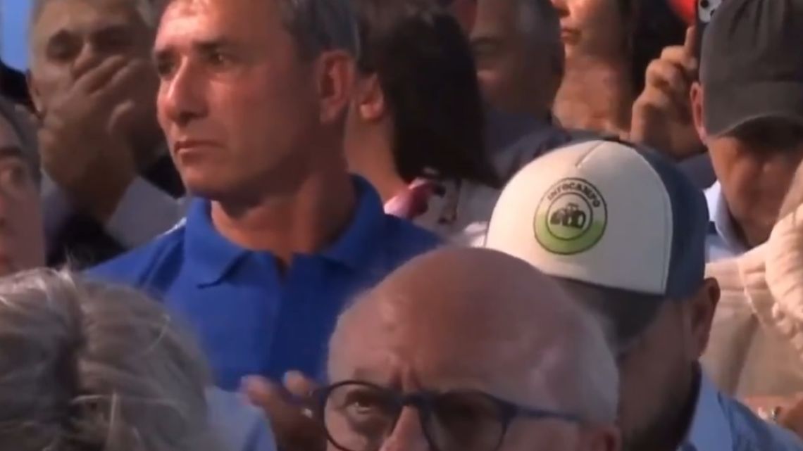 Pato Abbondanzieri escuchó atentamente el discurso de Javier Milei en Agroactiva 2024