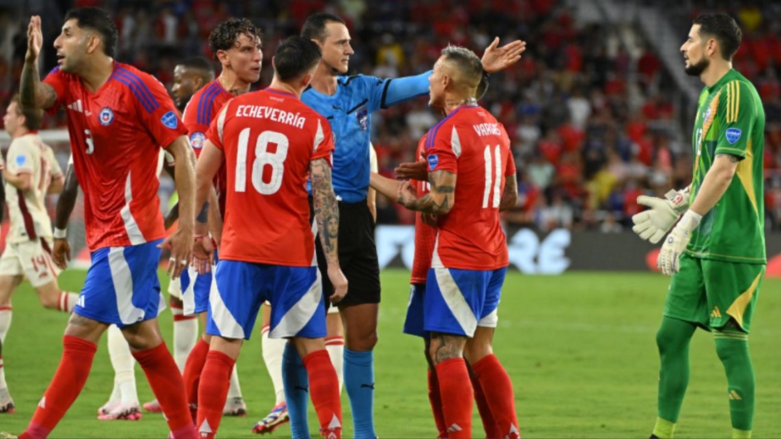 “Nos siguen robando”: uno por uno los reclamos de Chile tras la eliminación en la Copa América 2024