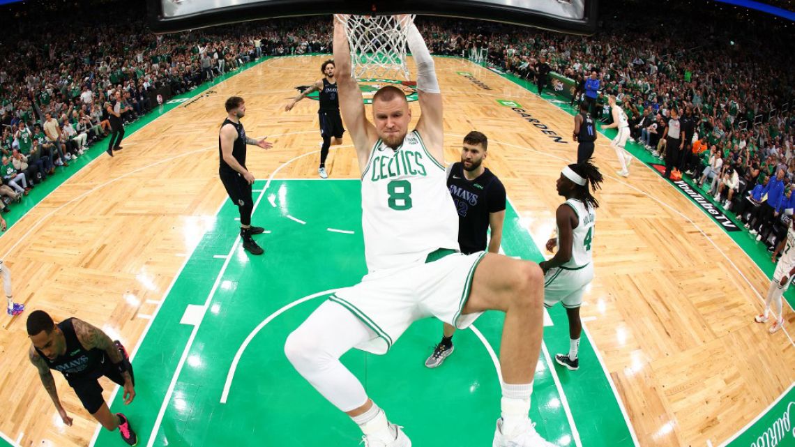 Boston Celtics arrancó dándole una paliza a Dallas Mavericks: 107-89