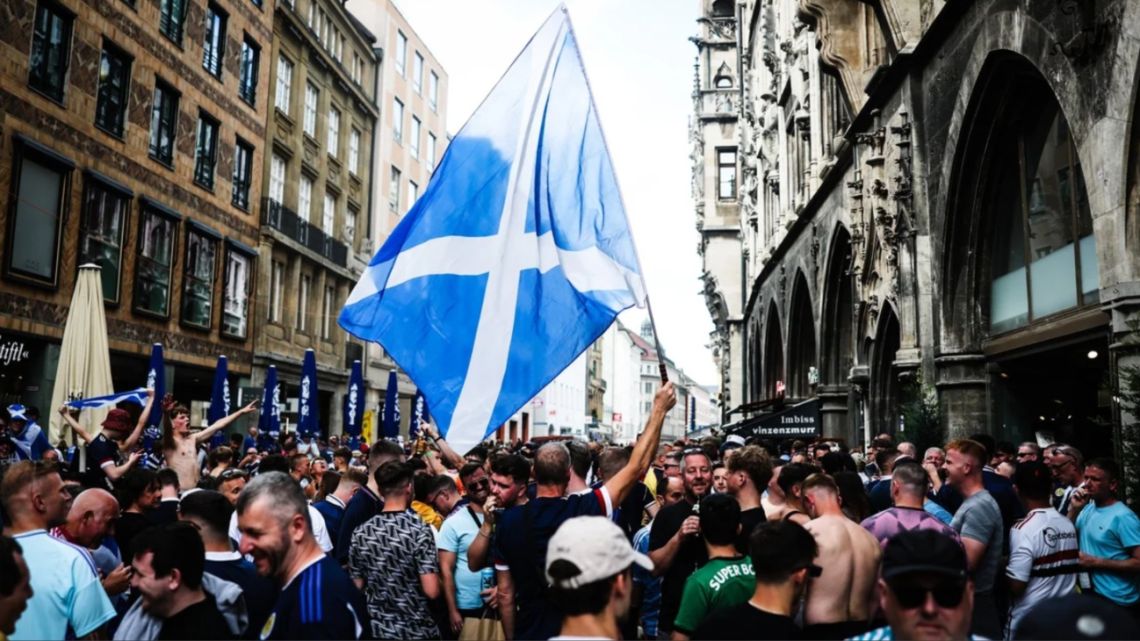 El emotivo homenaje de los escoceses en la previa de la Eurocopa: "El echó a los ingleses"