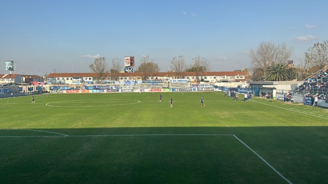 El partido entre San Telmo y Aldosivi fue suspendido por una bomba de estruendo que estalló en el vestuario de Aldosivi