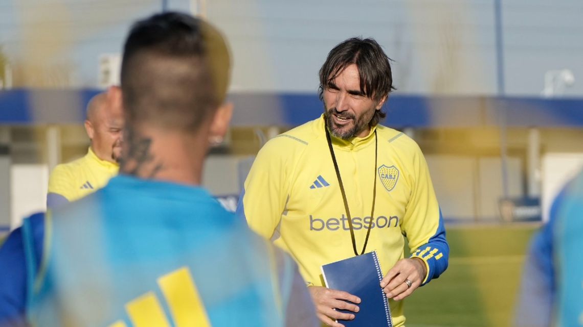 Diego Martínez paró un equipo con el pensamiento en el partido ante Vélez Sarsfield
