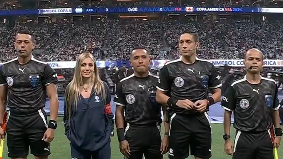 Morena Beltrán contó el motivo por el cual salió a la cancha con los árbitros durante el debut de la Selección Argentina en la Copa América