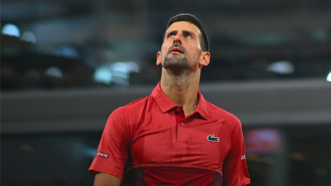 Roland Garros: tras vencer a Cerúndolo en un partidazo, Djokovic no jugará los cuartos de final por lesión