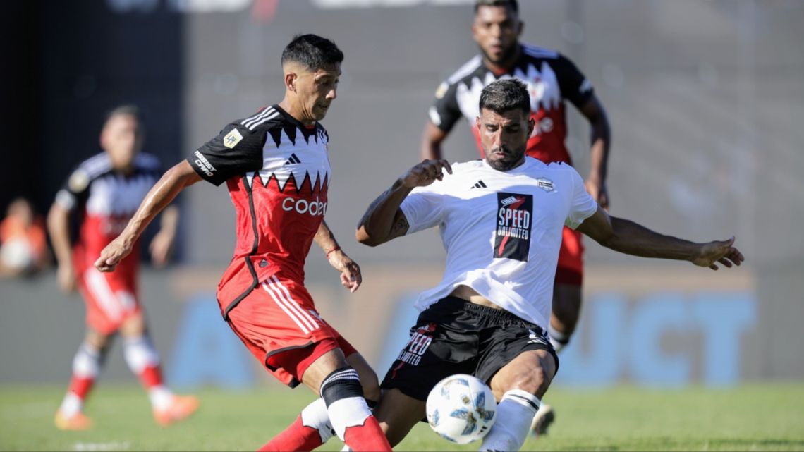 River visita a Riestra por la quinta fecha de la Liga Profesional: horario, TV y formaciones