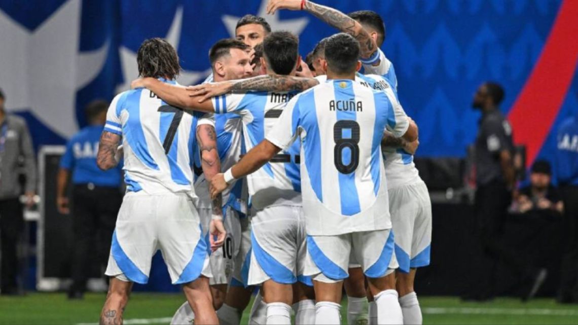 La Selección Argentina busca ante Chile su pase a los cuartos de la Copa América: hora, TV y formaciones