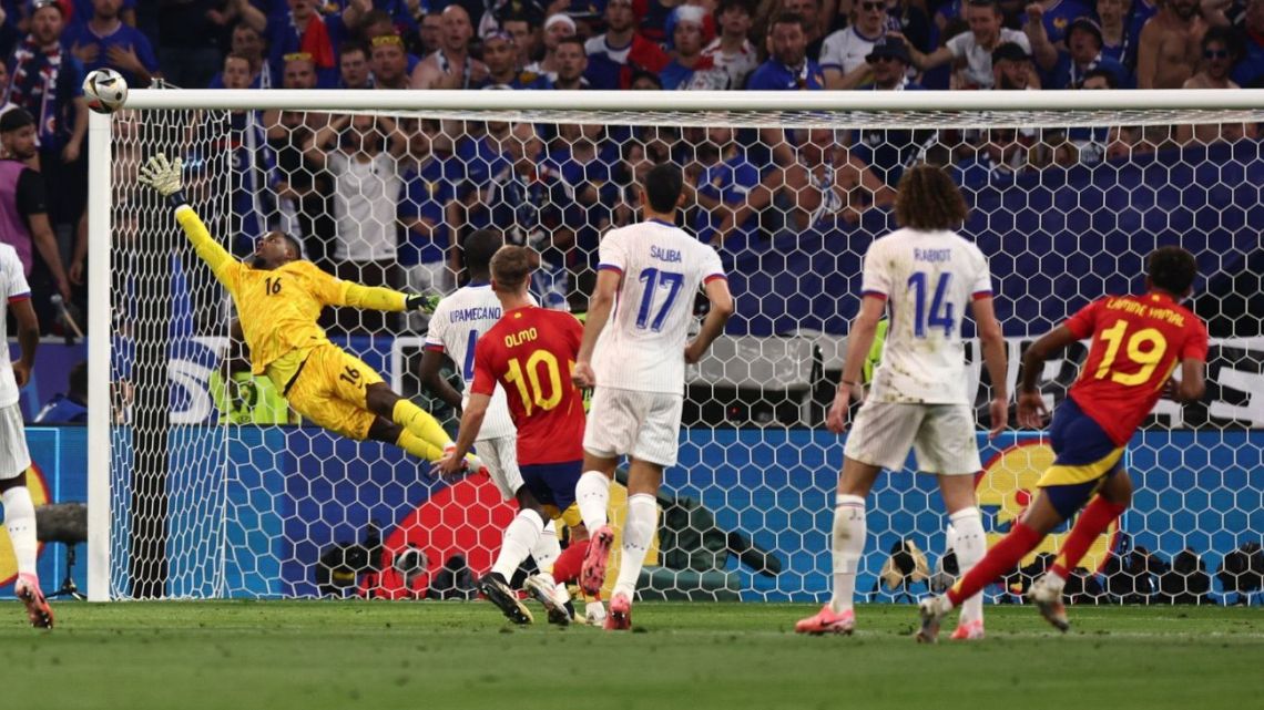 Así fue el golazo de Lamine Yamal a Francia: el joven de 16 años que revoluciona la Eurocopa