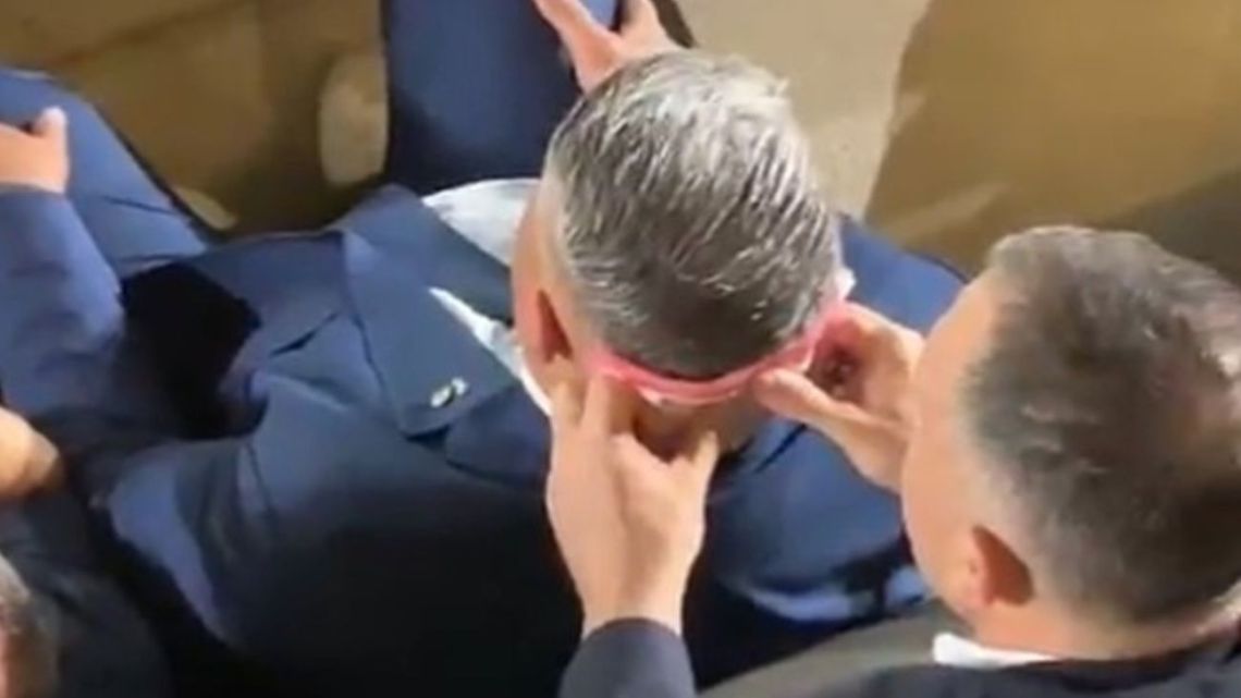 El video del "seca nucas" de Chiqui Tapia que se volvió viral