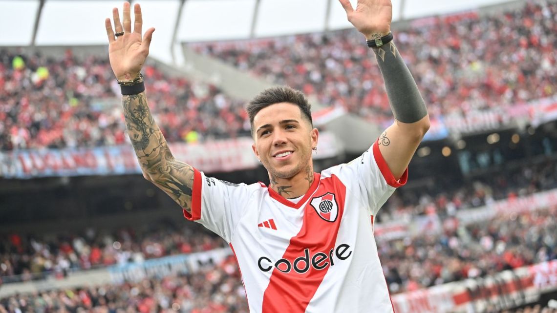 Polémico: mientras homenajeaban a Enzo Fernández, los hinchas de River cantaron la canción racista contra Francia