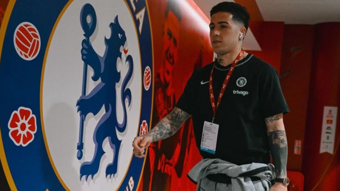 Tras la polémica por la "canción racista", Enzo Fernández volvió al Chelsea: cómo lo recibieron sus compañeros