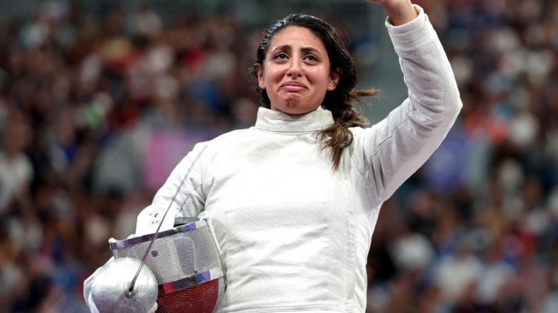 Una esgrimista egipcia reveló que compitió embarazada en los Juegos Olímpicos: "Éramos yo, mi rival y mi bebé"