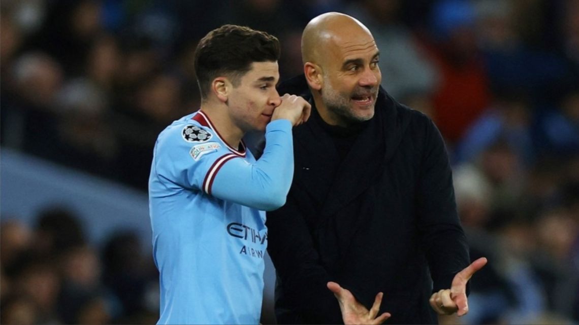 Guardiola le abrió la puerta de salida a Julián Álvarez en Manchester City: "Que lo piense"