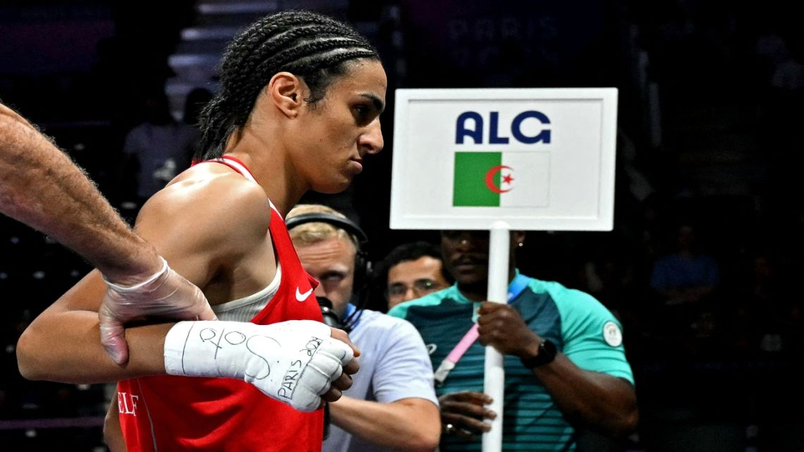 Imane Khelif, la boxeadora argelina que busca el oro olímpico en medio de controversias