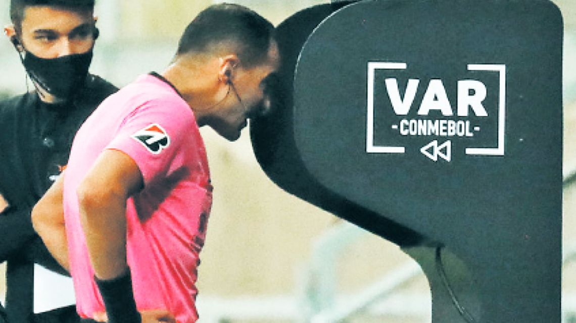 El VAR atenta contra el espíritu del fútbol