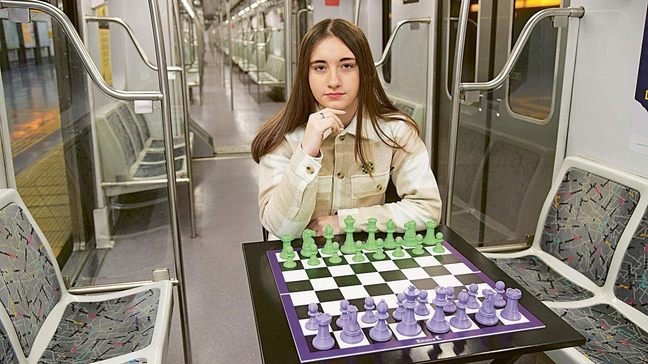 Para Candela, la fe y el ajedrez van de la mano.