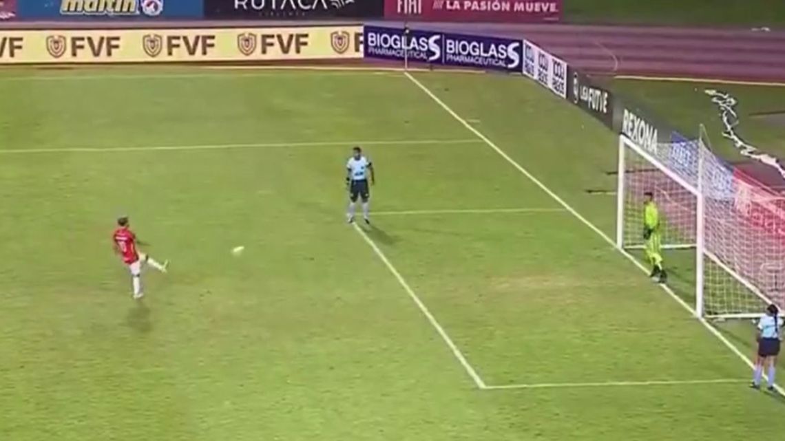 Insólito: los jugadores del Caracas patearon mal sus penales a propósito