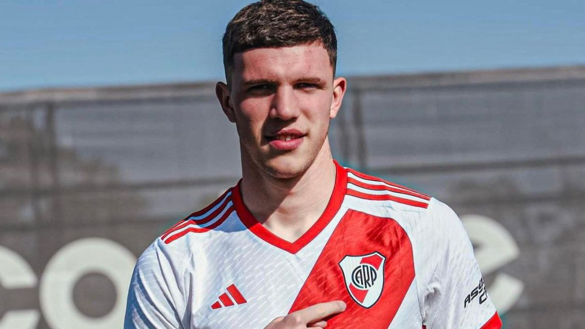 Franco Carboni se va de River: a 41 días de su llegada y sin haber debutado oficialmente