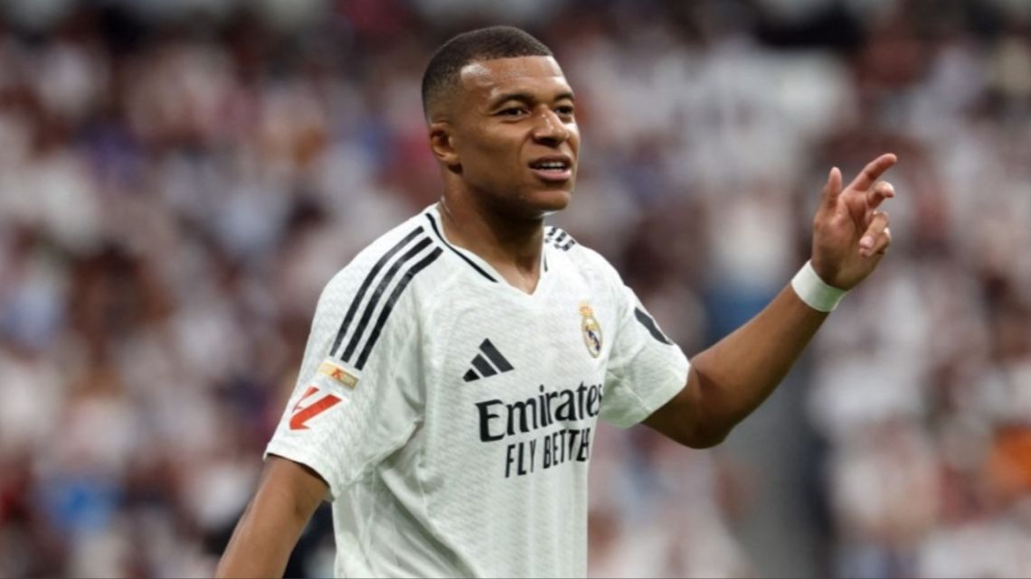 Mbappé sufrió un hackeo en sus redes sociales: insultos a Messi y antisemitismo contra Israel