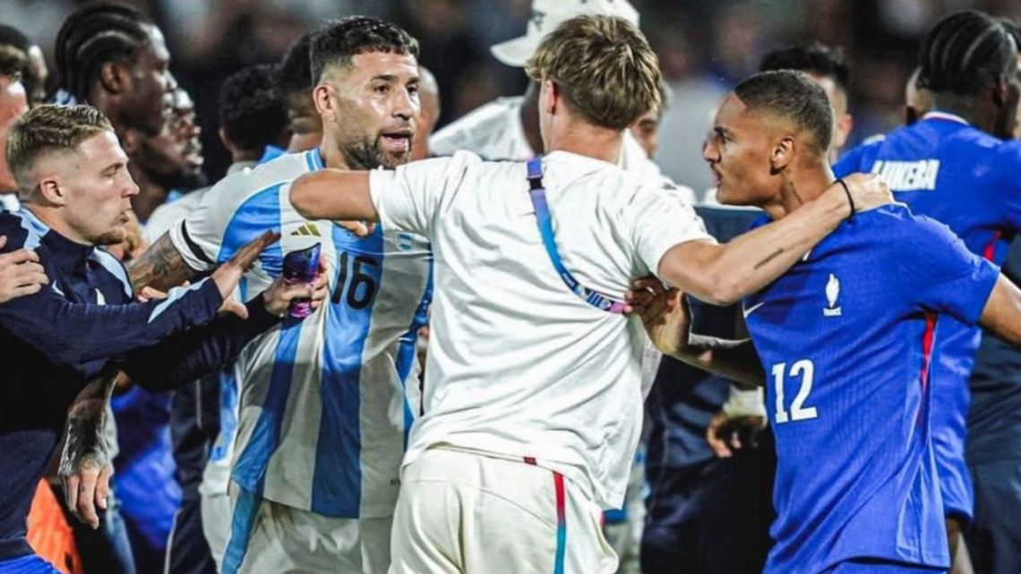 Otamendi explotó de bronca tras los incidentes ocurridos sobre el final del partido: "Si tiene ganas de festejar, que venga con nosotros"