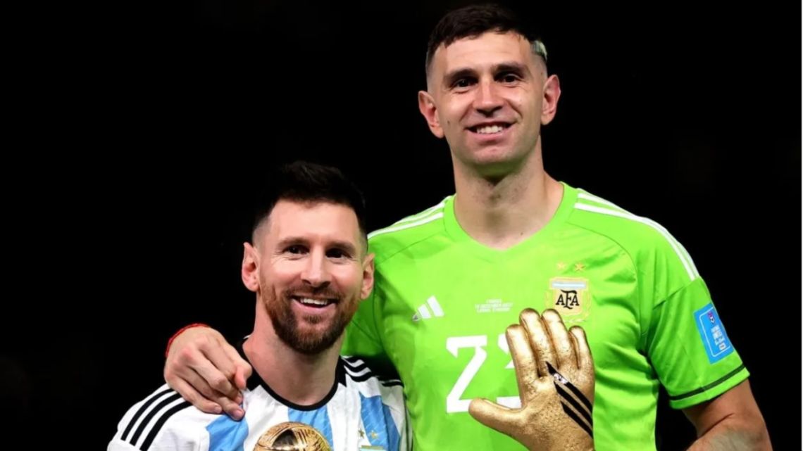 El mensaje de Messi a Dibu Martínez tras ganar el Premio Yashin: "¡Qué grande!"