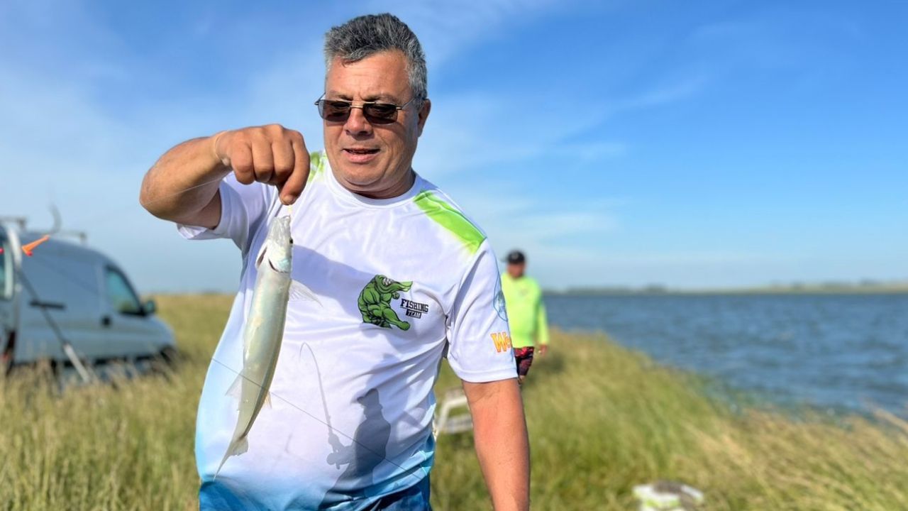 De costa y a fondo, pejerreyes en Blanca Chica