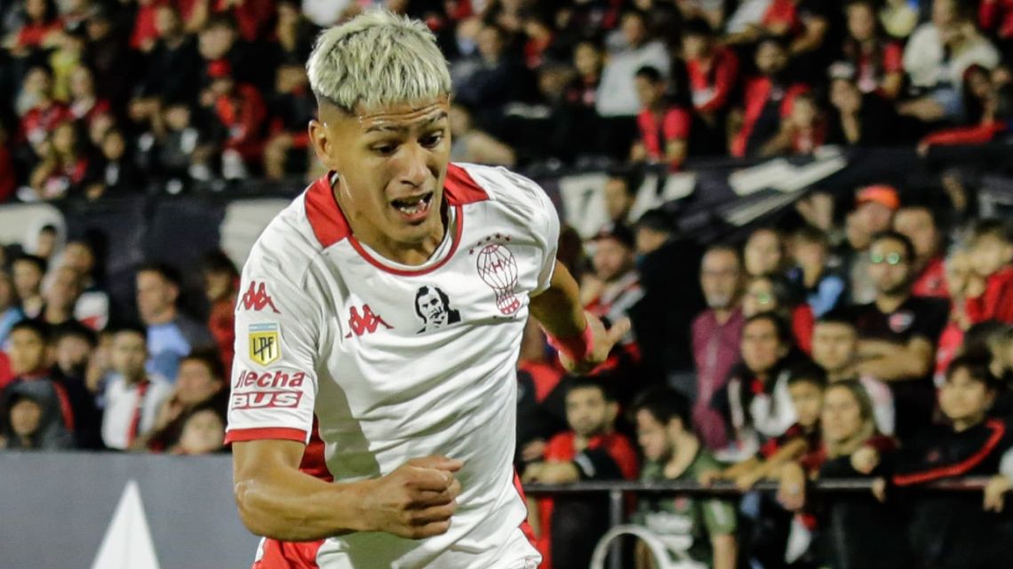 Huracán dio la sorpresa, goléo a Newells y se acercó a Vélez tras su triunfo 4 a 2 en Rosario