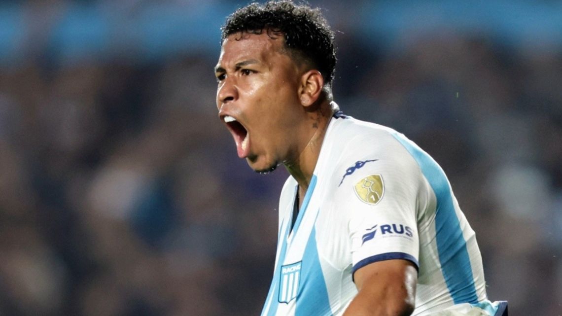 En Racing todavía no arreglan la continuidad de Roger Martínez