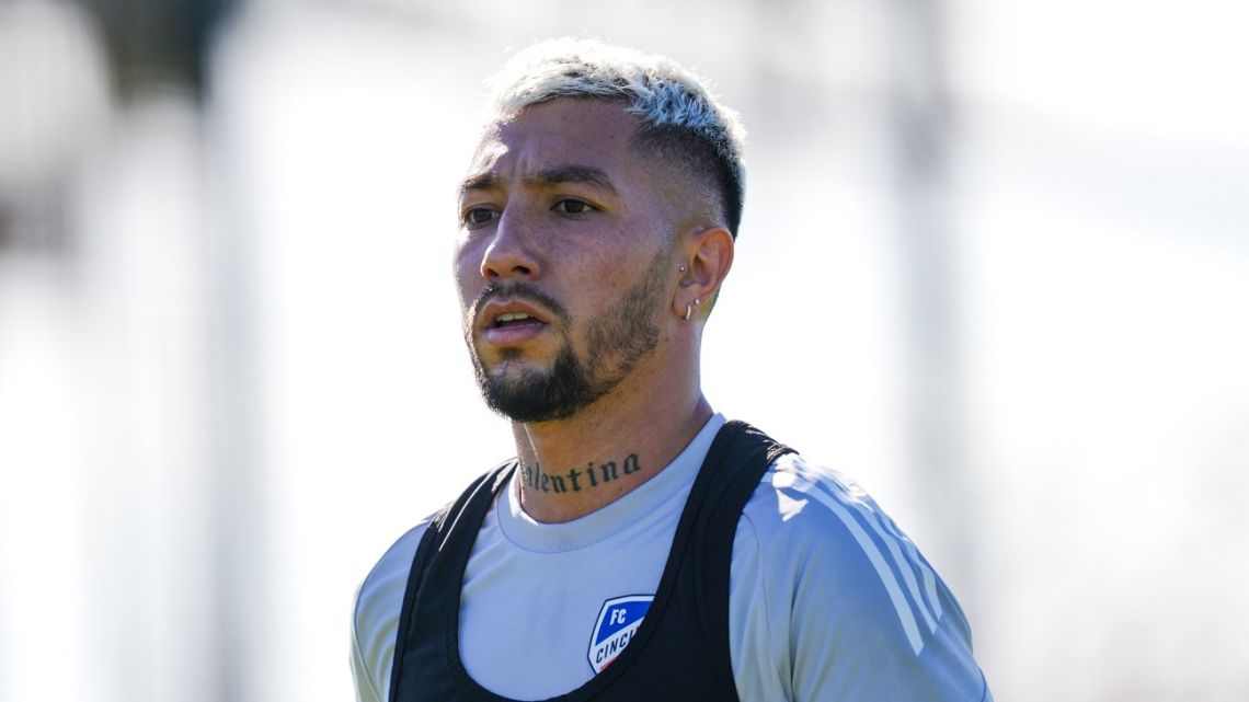 Foster Gillett va por todo: quiere al ex Boca Luciano Acosta y podría meter jugadores en otros clubes