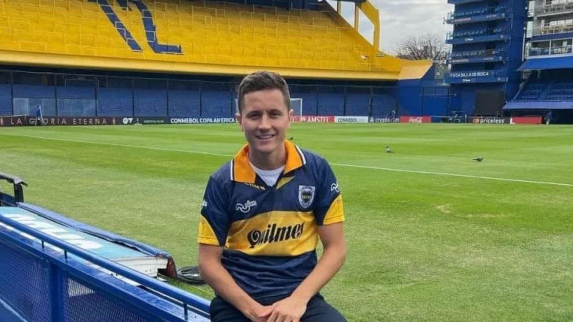 Quién es el futbolista español que jugó con Messi y está en el radar de Boca