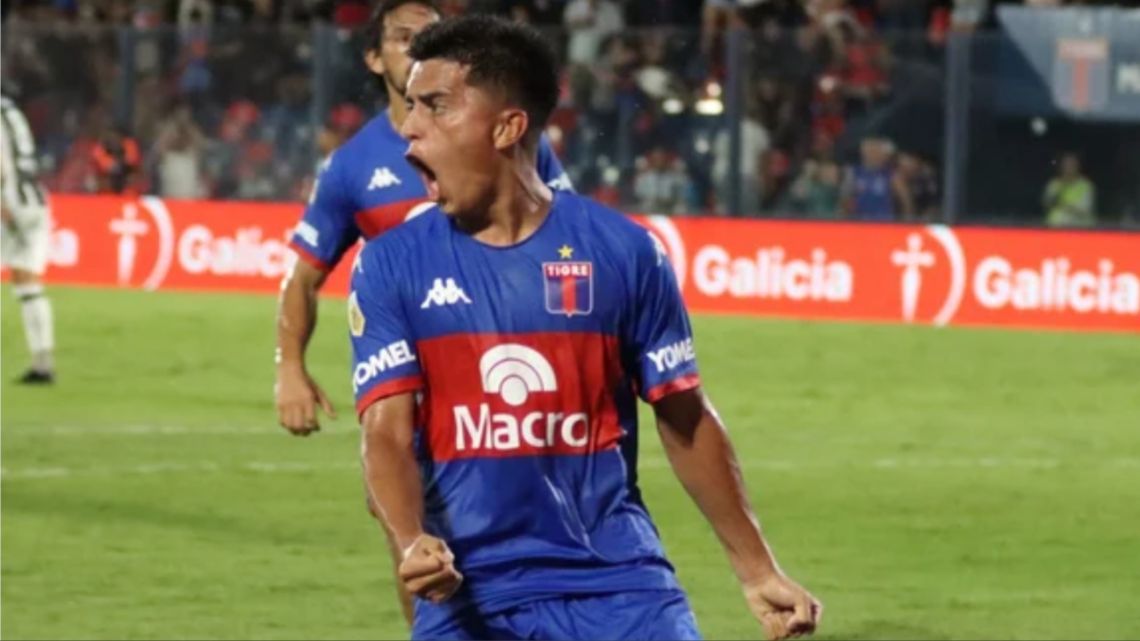 Un futbolista de Tigre explotó en redes luego de que lo separen del plantel: "Me echaron como un perro, como un p..."