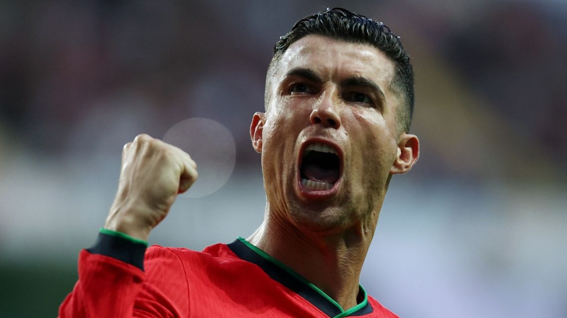 Cristiano Ronaldo cumple 40 años y tiene un deseo en mente: alcanzar los 1000 goles