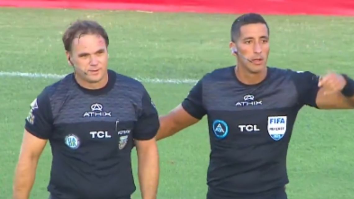 Revelaron quién fue el hincha que agredió al juez de línea en el partido entre Godoy Cruz y Talleres