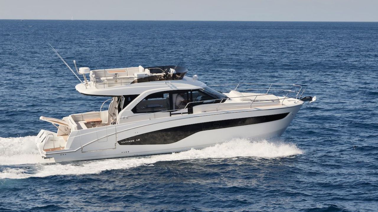 Lancha Beneteau Antares 12: ideal para navegar en el Delta