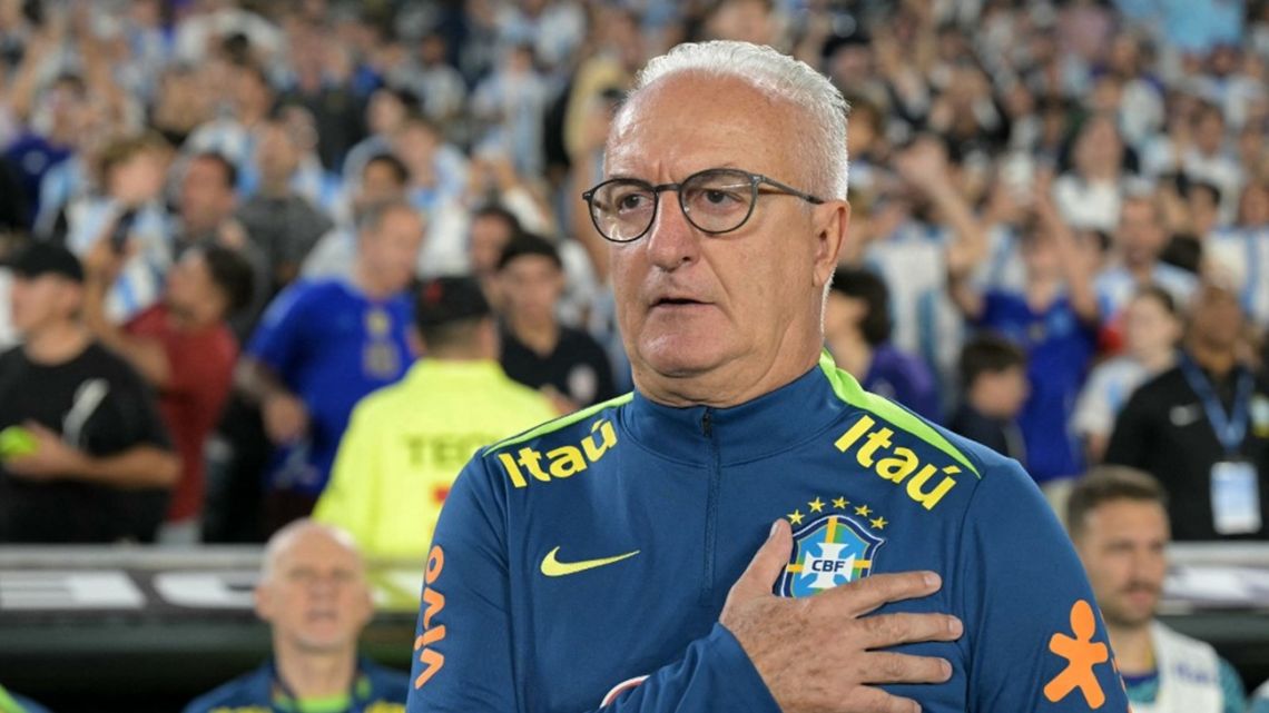 Brasil decidió despedir al seleccionador Dorival Júnior tras la derrota contra Argentina