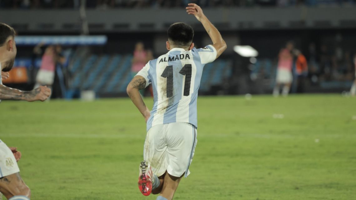 Argentina dominó en Montevideo y los fanáticos se vengaron de Uruguay con una gran cantidad de memes