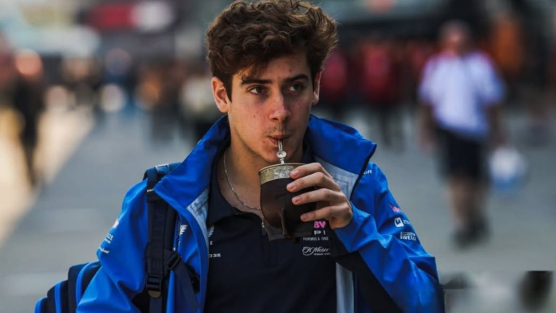 Mientras espera por su debut en la Fórmula 1, Colapinto bromeó en sus redes sociales: "Lo más cerca que estuve de una largada en este año"