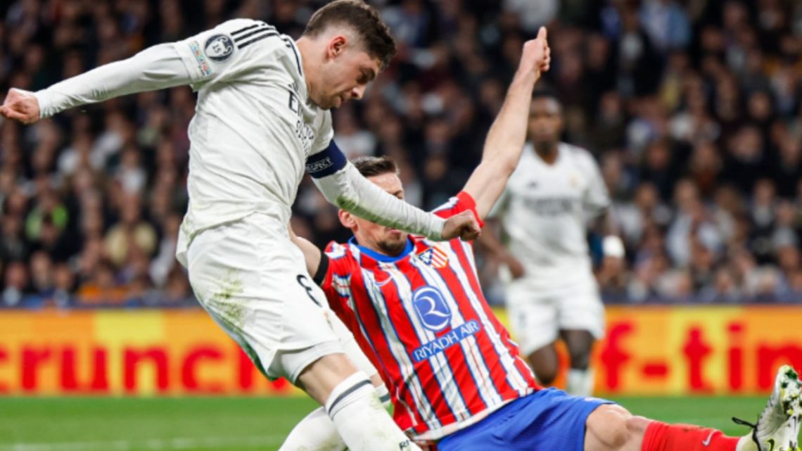 Toda Madrid se viste de blanco: El Real superó al Atlético y se lleva una ventaja para el partido de vuelta