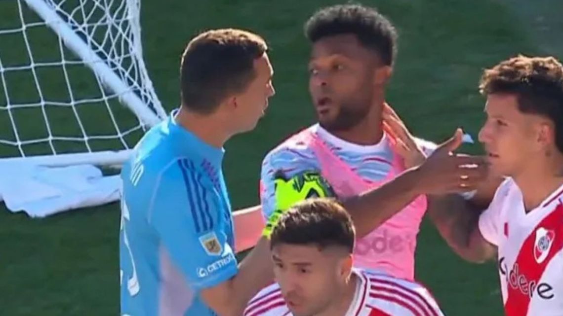 Miguel Borja podría denunciar a Agustín Marchesín por decirle "golpeador de nenes" en el Superclásico