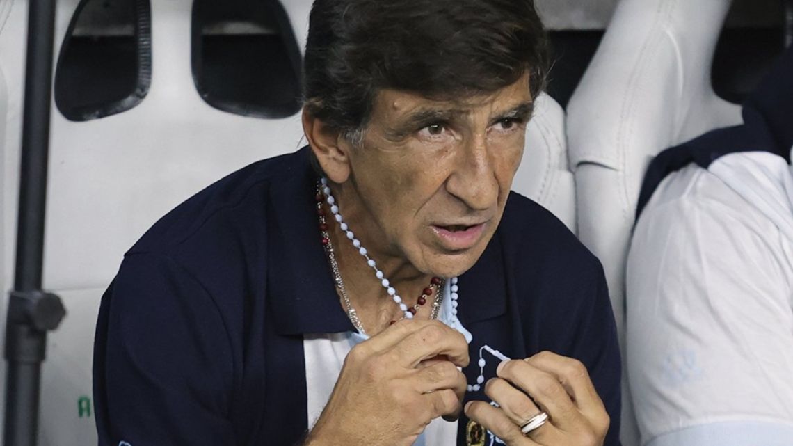 Gustavo Costas: "Hay que ganarla como sea porque Racing la necesita"