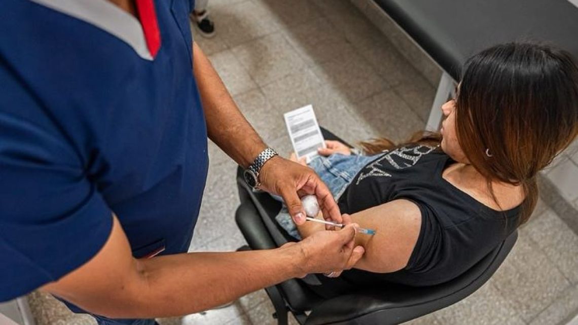 Frío polar y aumento de virus respiratorios en Argentina: síntomas, cuidados y vacunación 2025