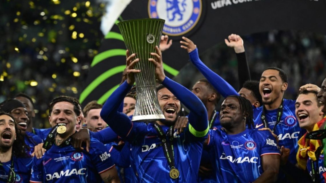 Con Enzo Fernández como goleador, Chelsea se consagró campeón de la Conference League tras derrotar al Betis