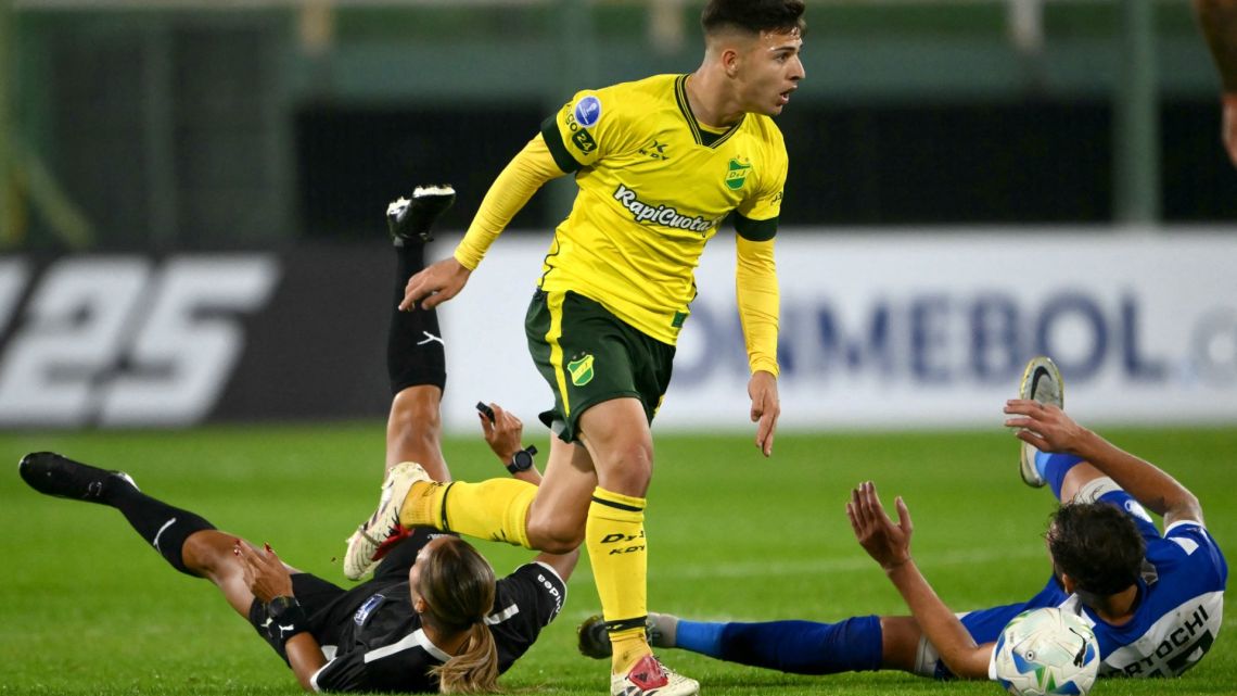 Defensa y Justicia no pudo volar alto: perdió con Cerro Largo y quedó eliminado de la Sudamericana 2025