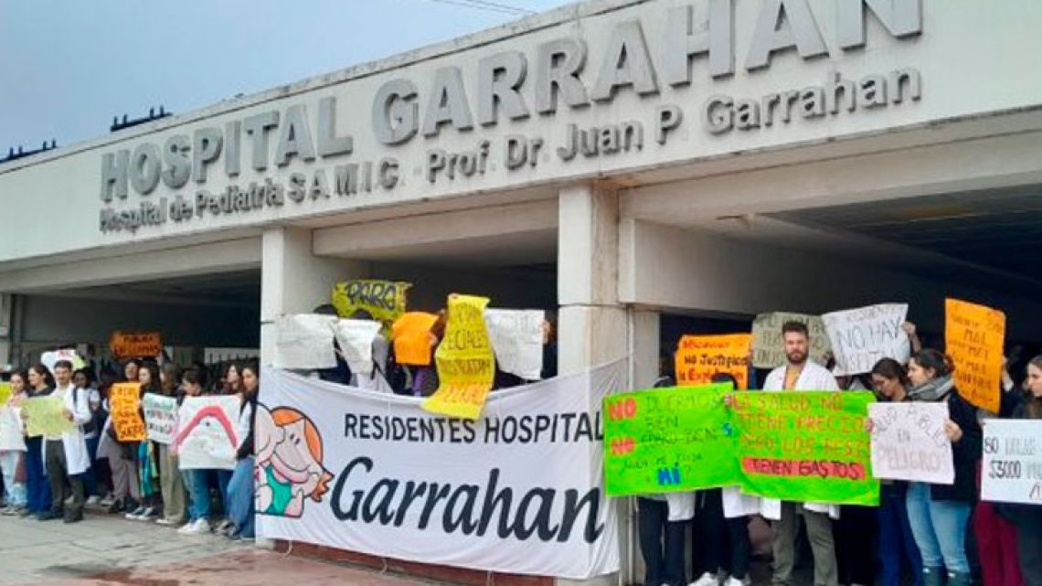 "Quedarán desafectados": el Gobierno nacional endurece su amenaza a residentes del Garrahan