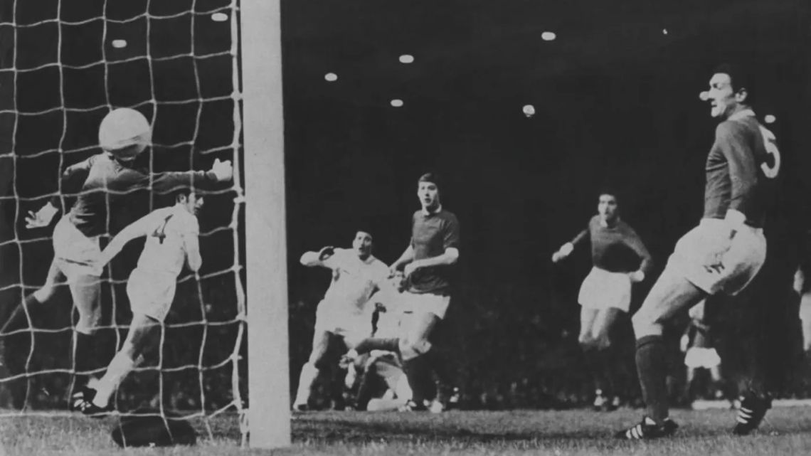 El hito de la Bruja Verón en Old Trafford y su consagración como leyenda de Estudiantes
