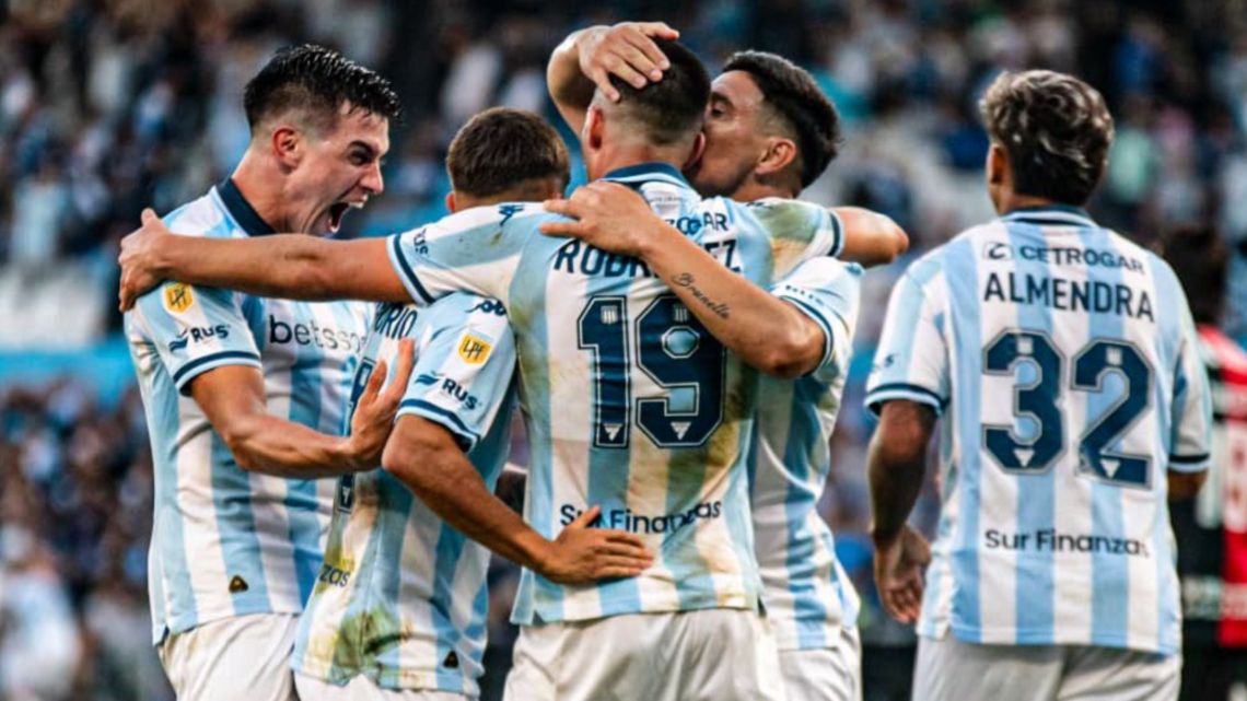 Con un gol agónico, Racing se metió en los Playoffs y dejó a Newell’s fuera del Torneo Apertura